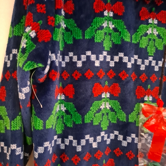 Dec 25th Unisex Mistletoe Zip Onesie Hoodie LG NWOT - Picture 4 of 11